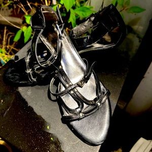 Nine West  7M Leather Strappy Low Heel Ankle Strap 2” Heel